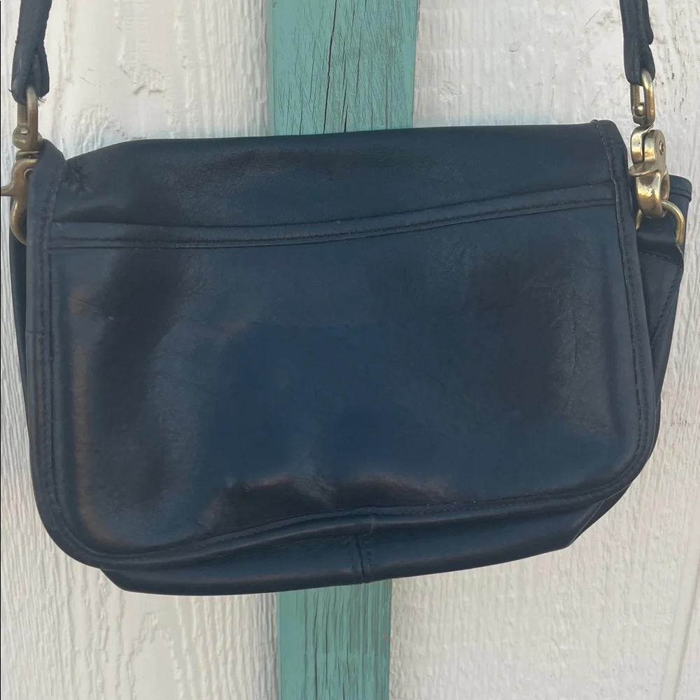 1997 Vintage Coach Black Leather Pocket Purse 9755